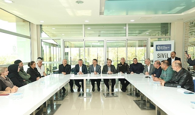 Evlerine Giremeyen Ailelere Vali ve Başkanlardan Moral Ziyareti