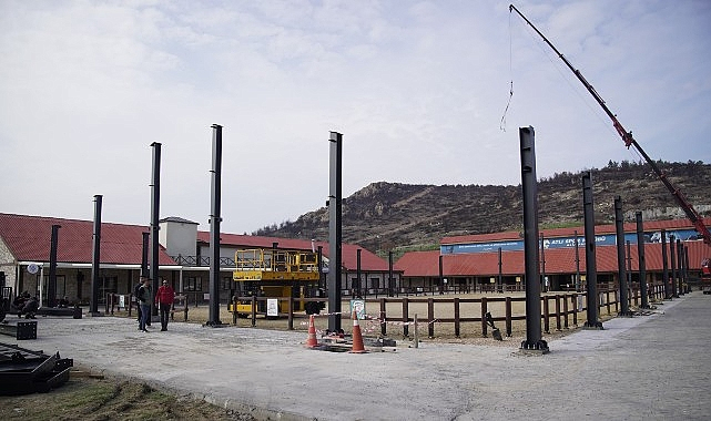 Aliağa'da Atla Terapi ve Binicilik Hizmetleri Yıl Boyunca Sürecek