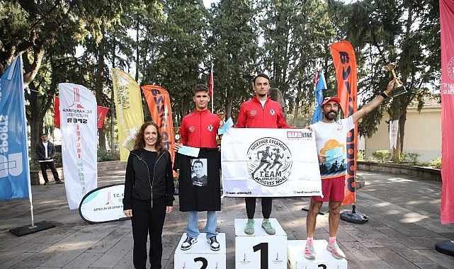 Karşıyaka'da 1500 Kişi Ata’dan Ana’ya Saygı Koşusunda Buluştu