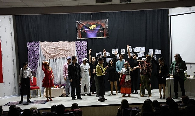 Kartepe Belediyesi'nden Tiyatro Ziyafeti