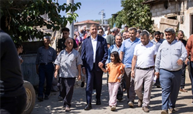 Başkan Tugay yangında zarar gören Köseler'i ziyaret etti