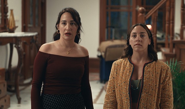 Gupse Özay'ın kaleminden çıkan yeni Netflix dizisi Platonik: Mavi Dolunay Otel, 18 Eylül'de izleyiciyle buluşacak!